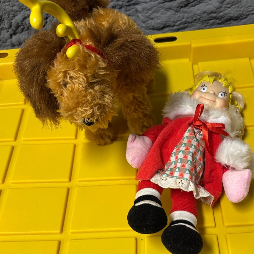 Max the Dog and Cindy Lou Woo-Hoo from Dr Seuss 2000